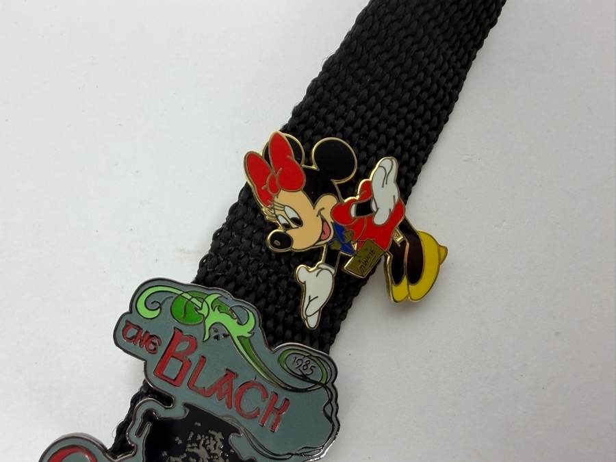 Vintage Walt Disney World Pin Trading Lanyard Featuring Assorted Disney Trading Pins From Innoventions Hunchback Of Notre Dame The Black Cauldron And 100 Years Of Magic [Photo 9]