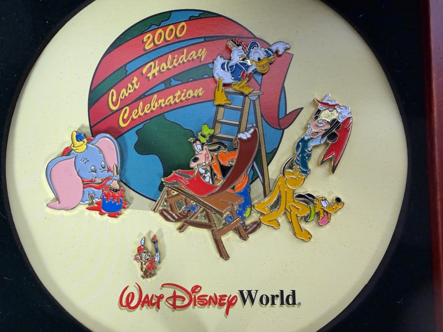 Vintage 2000 Walt Disney World Cast Holiday Celebration Large Commemorative Jumbo Pin Set In Original Mahogany Wood Presentation Box 6'H [Photo 3]
