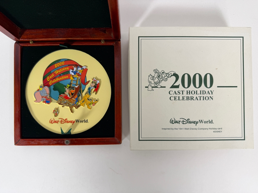 Vintage 2000 Walt Disney World Cast Holiday Celebration Large Commemorative Jumbo Pin Set In Original Mahogany Wood Presentation Box 6'H [Photo 2]