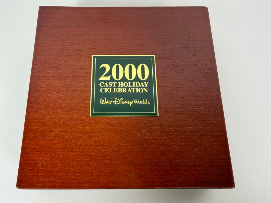 Vintage 2000 Walt Disney World Cast Holiday Celebration Large Commemorative Jumbo Pin Set In Original Mahogany Wood Presentation Box 6'H [Photo 9]