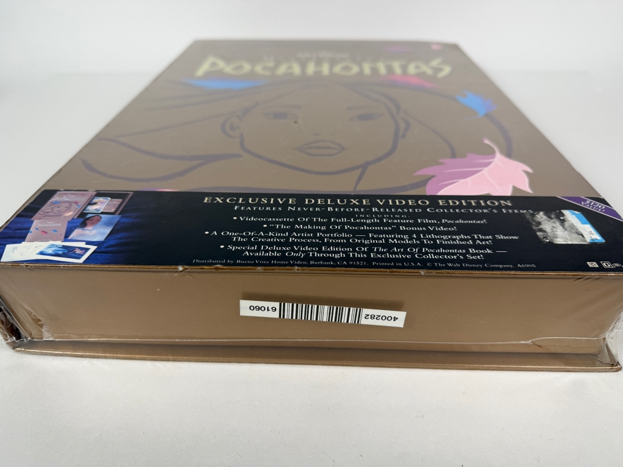 Vintage 1996 Walt Disney Masterpiece Pocahontas Exclusive Deluxe Video Edition Box Set Including VHS Tape Lithographs And Art Of Pocahontas Book 15'H [Photo 2]
