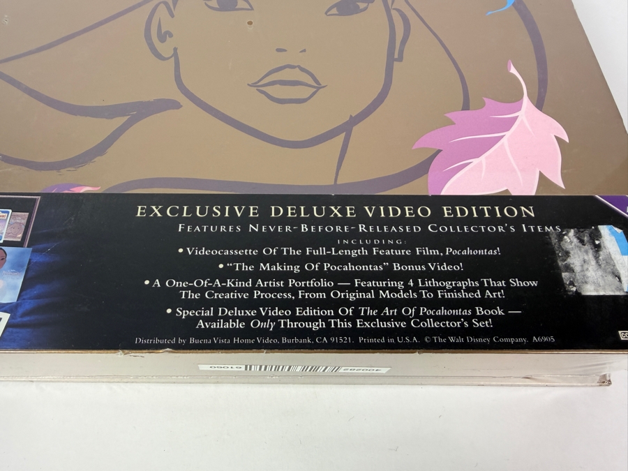 Vintage 1996 Walt Disney Masterpiece Pocahontas Exclusive Deluxe Video Edition Box Set Including VHS Tape Lithographs And Art Of Pocahontas Book 15'H [Photo 3]