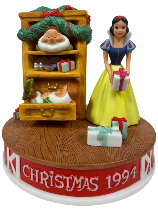 Vintage Disney Grolier Limited Edition 6,455/25,000 Worldwide 1994 Christmas Snow White, Happy, And Dopey Porcelain Figurine 6'H