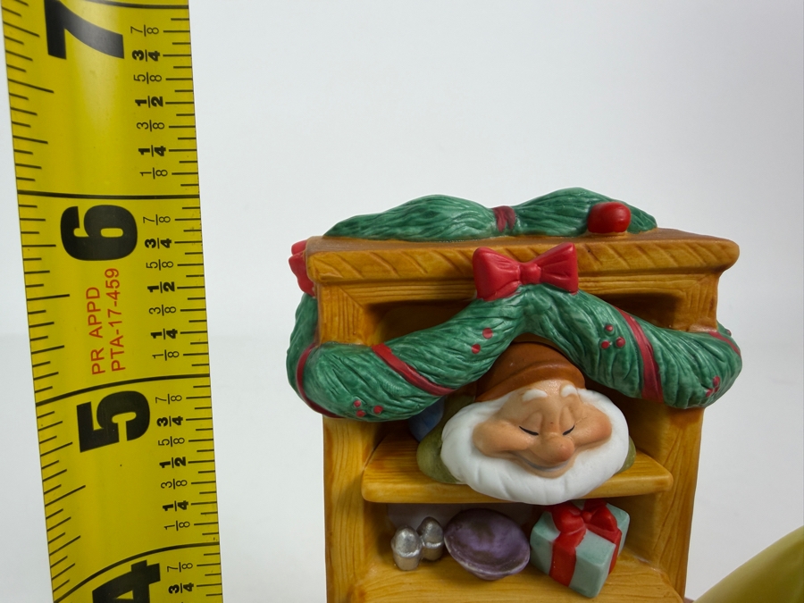 Vintage Disney Grolier Limited Edition 6,455/25,000 Worldwide 1994 Christmas Snow White, Happy, And Dopey Porcelain Figurine 6'H [Photo 9]