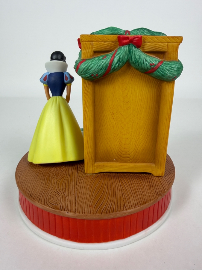 Vintage Disney Grolier Limited Edition 6,455/25,000 Worldwide 1994 Christmas Snow White, Happy, And Dopey Porcelain Figurine 6'H [Photo 5]