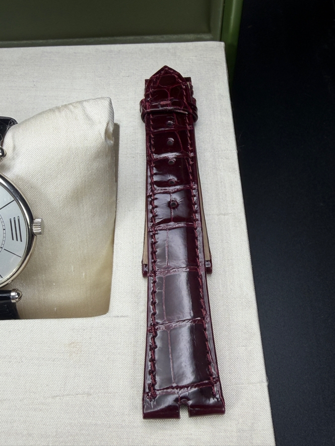 Van Cleef & Arpels 18k Gold Men's Watch With Original Box And Extra Leather Watch Band No. 145597 302032 43.6g Retails $11,000 [Photo 4]