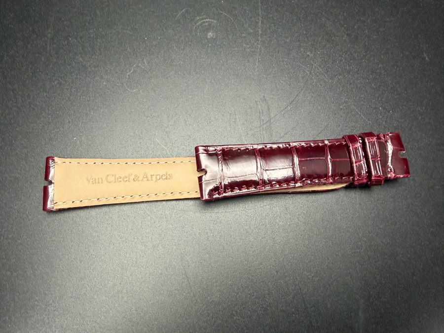 Van Cleef & Arpels 18k Gold Men's Watch With Original Box And Extra Leather Watch Band No. 145597 302032 43.6g Retails $11,000 [Photo 11]