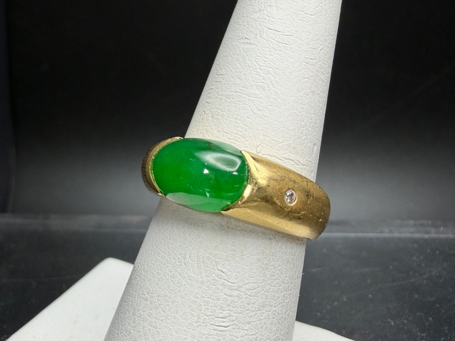 18k Gold Men's Green Jade Ring Accented With (2) .01 Diamonds Est. .02cttw Size 7 5.9g Retails $3,800 [Photo 4]