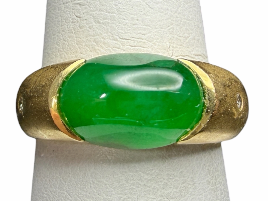 18k Gold Men's Green Jade Ring Accented With (2) .01 Diamonds Est. .02cttw Size 7 5.9g Retails $3,800