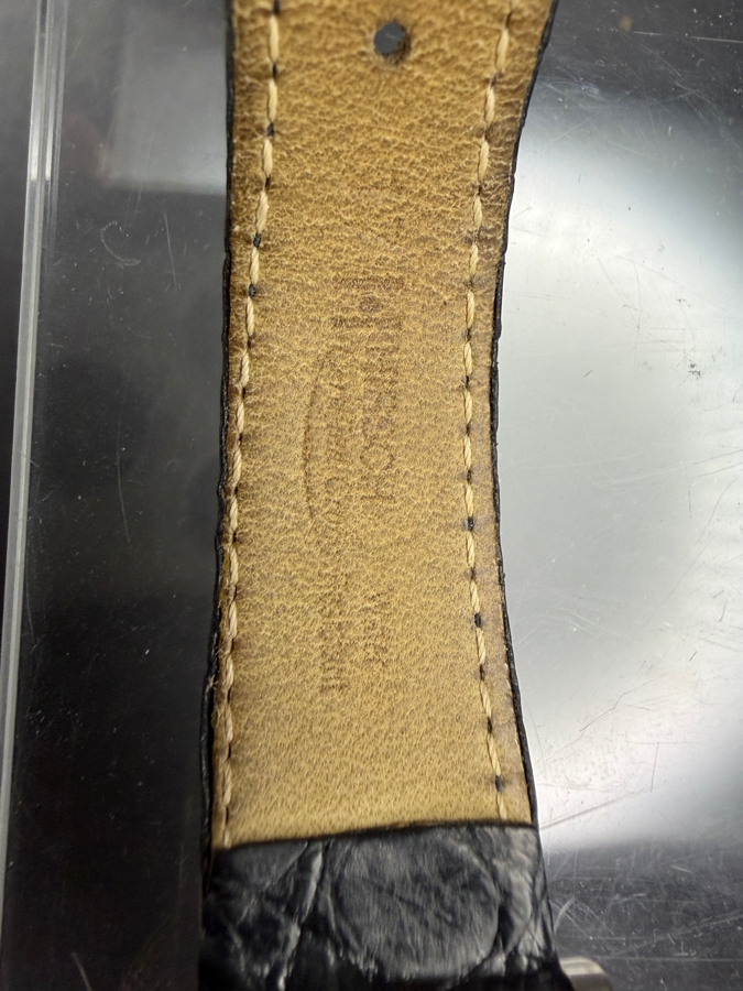 Men's 18k Gold Waffle Bezel Le Couture Watch Case # 26292 Movement # 493 17 Jewels Automatic Watch Cased And Timed In USA Circa 1950s Running Condition Retails $7,000 [Photo 4]