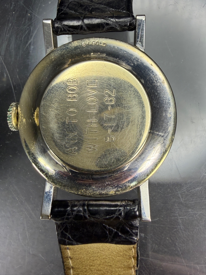 Men's 18k Gold Waffle Bezel Le Couture Watch Case # 26292 Movement # 493 17 Jewels Automatic Watch Cased And Timed In USA Circa 1950s Running Condition Retails $7,000 [Photo 3]