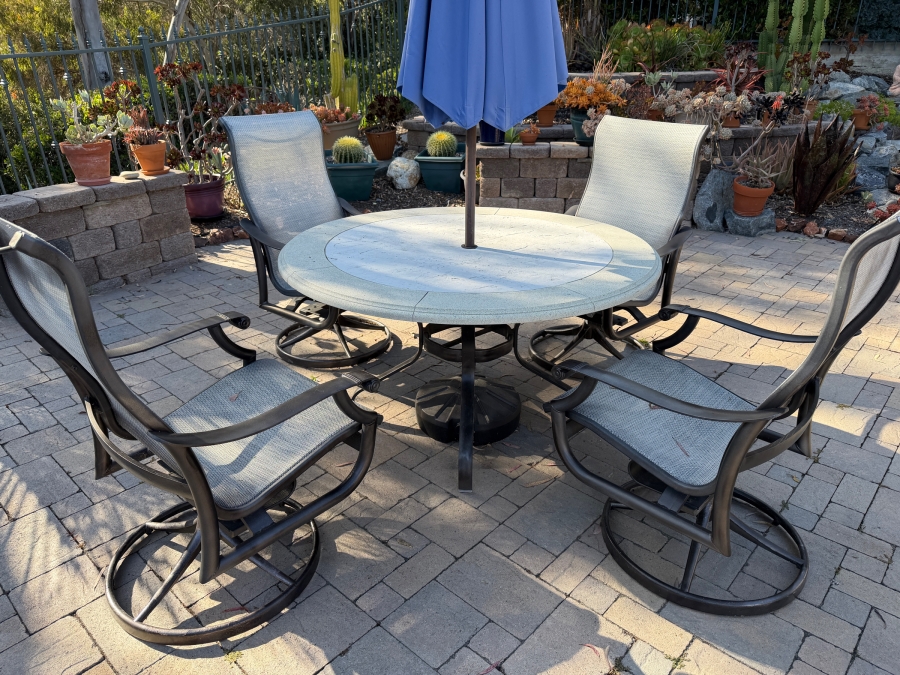 Tropitone Outdoor Patio Set With Round Table, Umbrella And (4) Swivel Rocker Chairs