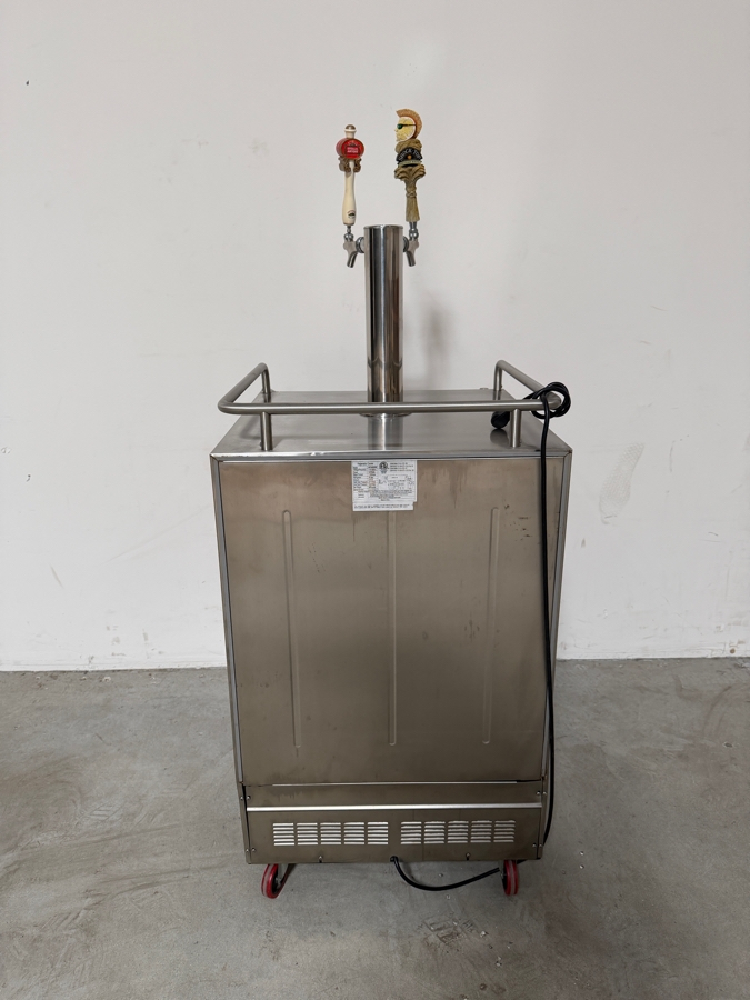EdgeStar Kegerator Cooler Outdoor Double Tap Model BR7000SSOD 24W X 27D X 60H [Photo 8]