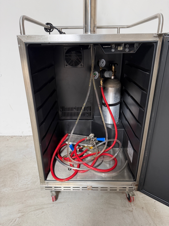 EdgeStar Kegerator Cooler Outdoor Double Tap Model BR7000SSOD 24W X 27D X 60H [Photo 4]