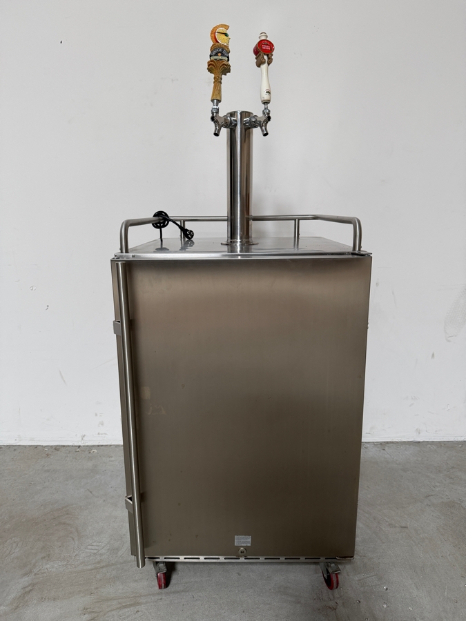 EdgeStar Kegerator Cooler Outdoor Double Tap Model BR7000SSOD 24W X 27D X 60H [Photo 2]
