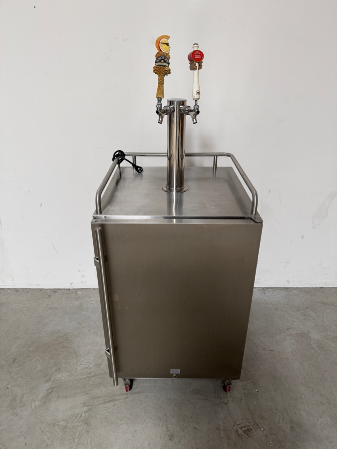 EdgeStar Kegerator Cooler Outdoor Double Tap Model BR7000SSOD 24W X 27D X 60H [Photo 3]