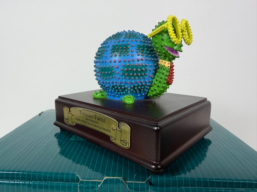 Just Added - Walt Disney Classics Collection Twinkling Turtle From Disneyland's Main Street Electrical Parade With Original Box And COA 5W X 4D X 4H [Photo 4]