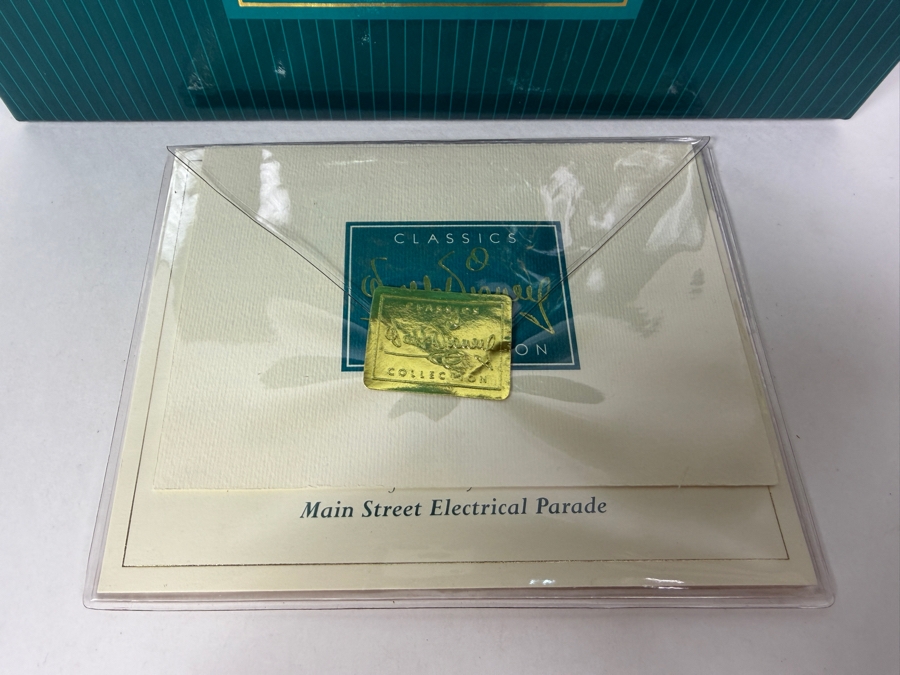 Just Added - Walt Disney Classics Collection Twinkling Turtle From Disneyland's Main Street Electrical Parade With Original Box And COA 5W X 4D X 4H [Photo 8]