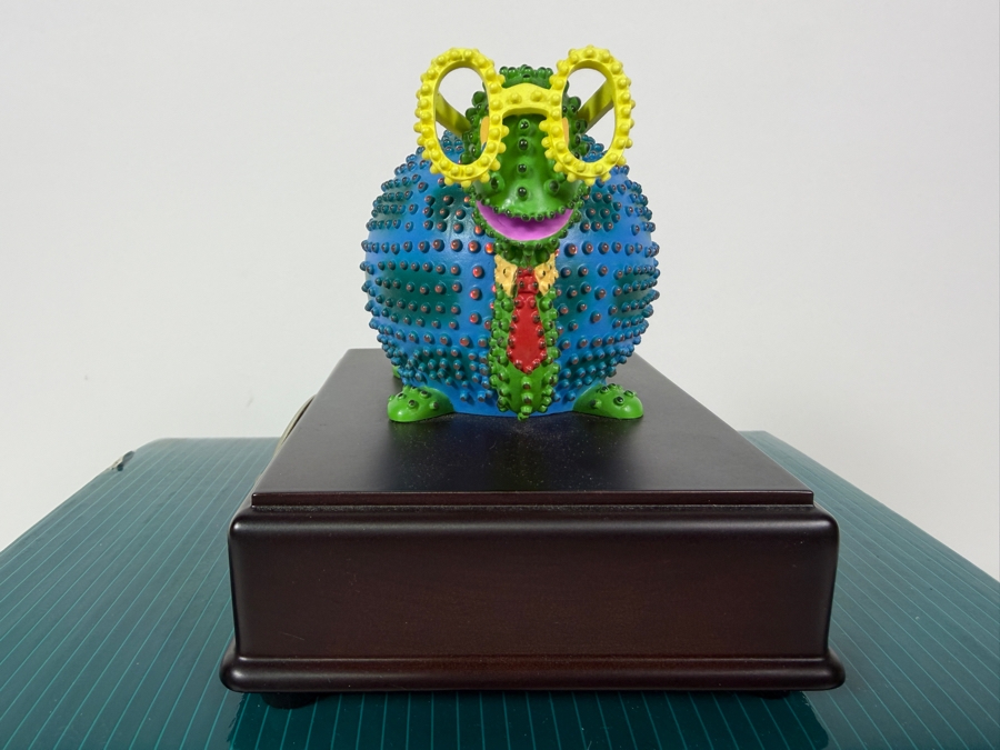 Just Added - Walt Disney Classics Collection Twinkling Turtle From Disneyland's Main Street Electrical Parade With Original Box And COA 5W X 4D X 4H [Photo 7]