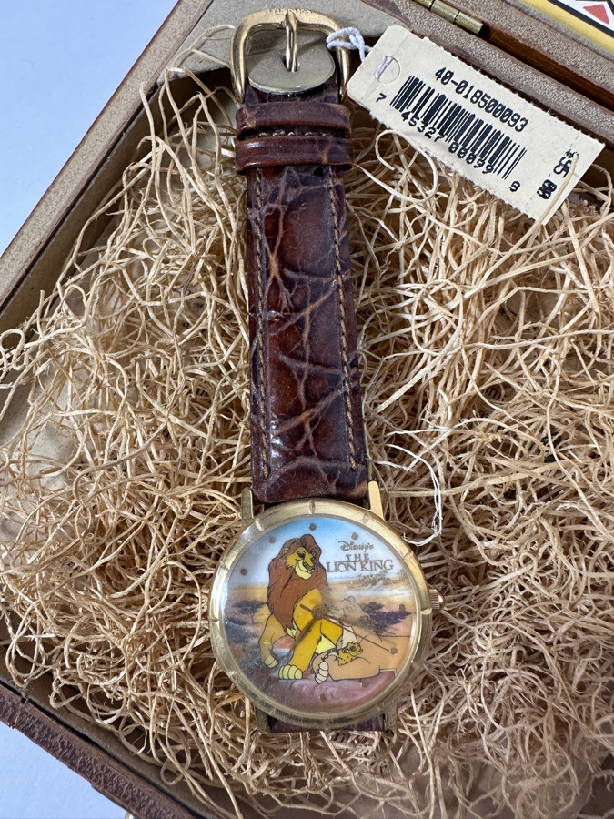 Disney’s The Lion King 1994 Commemorative Limited Edition Of 5,000 Watch And Pin Set In Original Wooden Box [Photo 3]