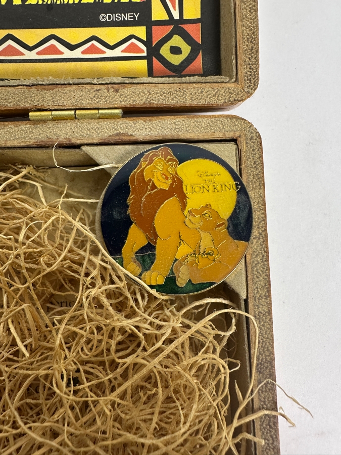 Disney’s The Lion King 1994 Commemorative Limited Edition Of 5,000 Watch And Pin Set In Original Wooden Box [Photo 4]