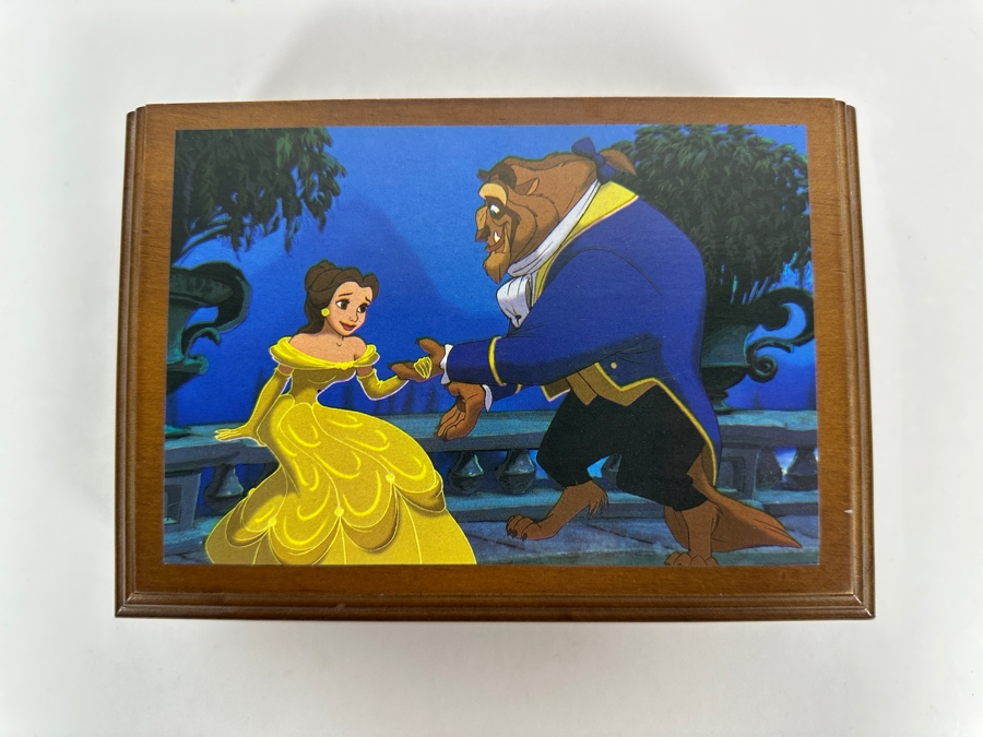 Disney Collectors Club Series V Snow White Limited Edition Fossil Watch And Music Box With Commemorative Mickey Pin [Photo 5]