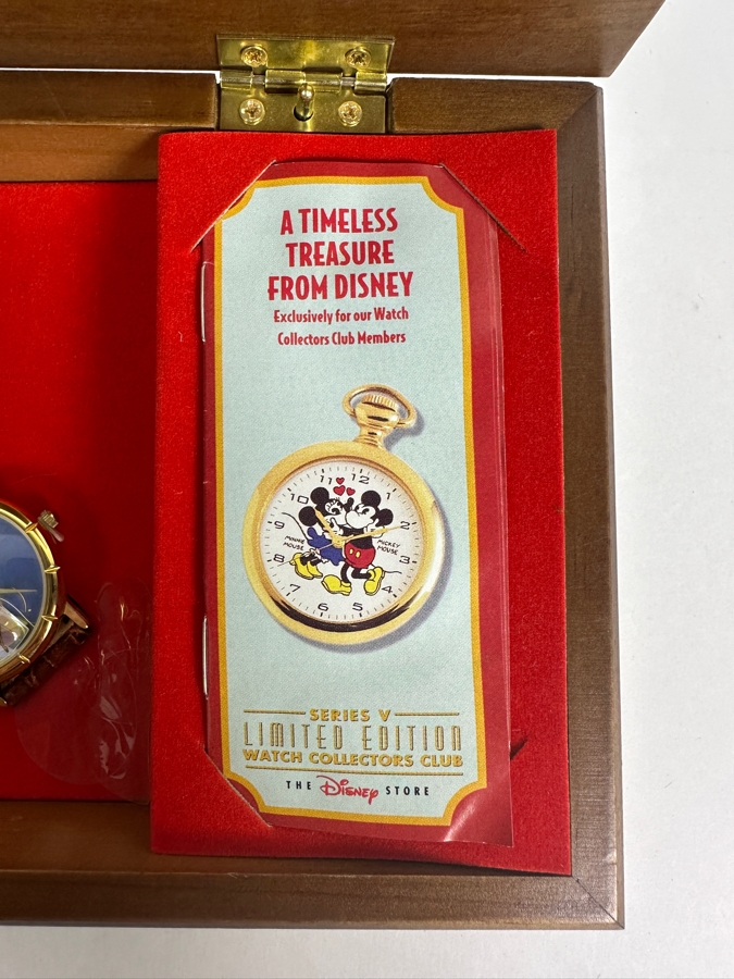 Disney Collectors Club Series V Snow White Limited Edition Fossil Watch And Music Box With Commemorative Mickey Pin [Photo 4]