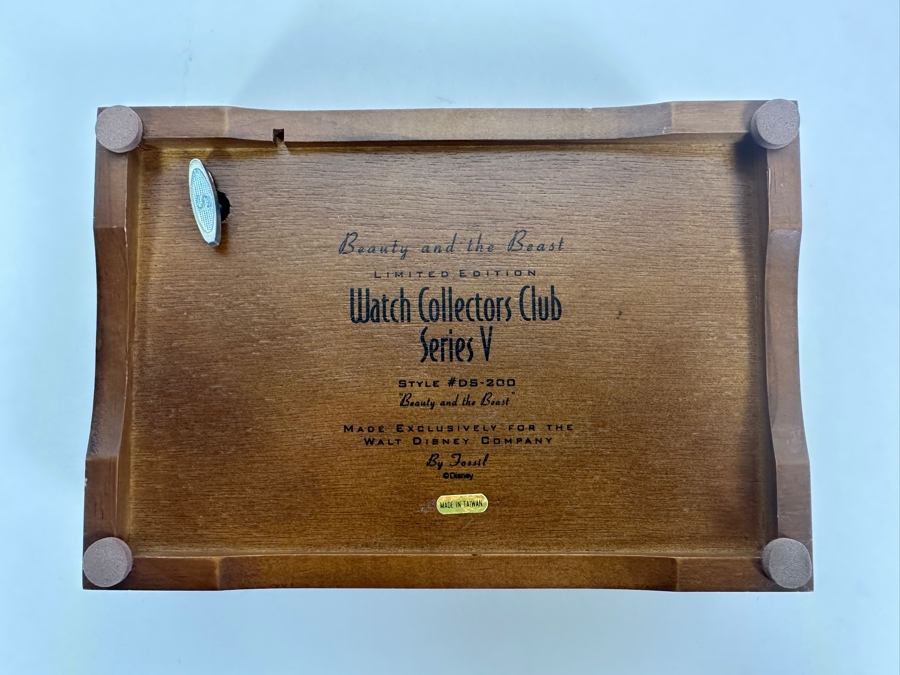 Disney Collectors Club Series V Snow White Limited Edition Fossil Watch And Music Box With Commemorative Mickey Pin [Photo 6]