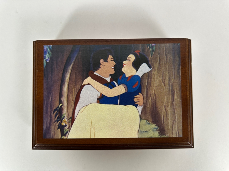 Disney Snow White And The Prince Fossil Limited Edition Of 7,500 Series V Music Box WatchCopy [Photo 5]