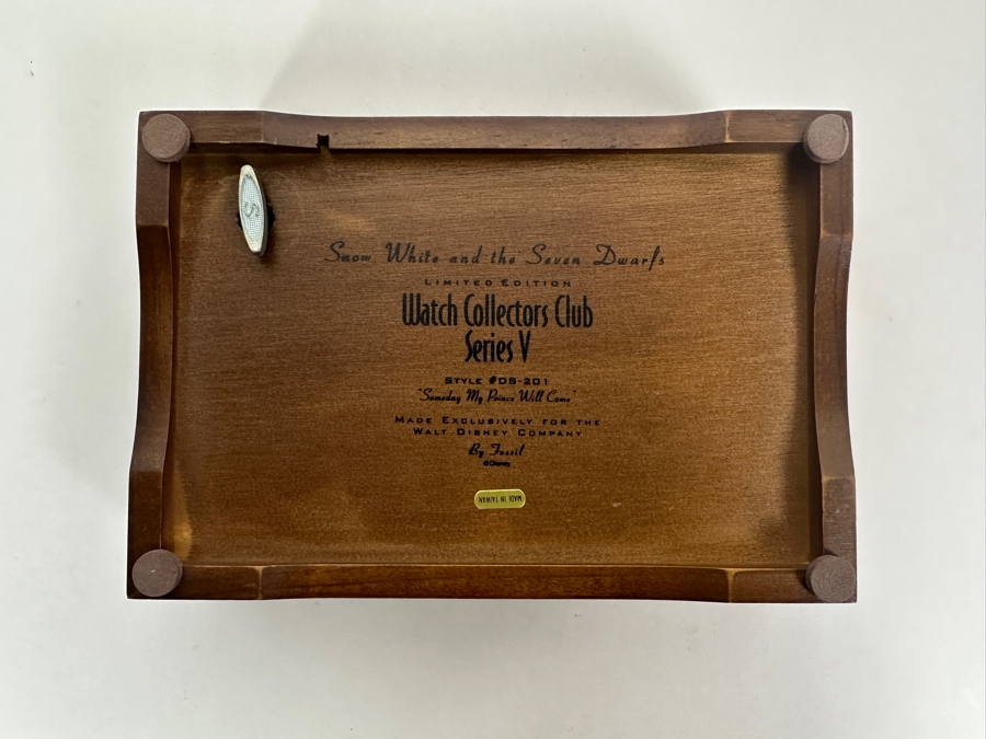 Disney Snow White And The Prince Fossil Limited Edition Of 7,500 Series V Music Box WatchCopy [Photo 6]