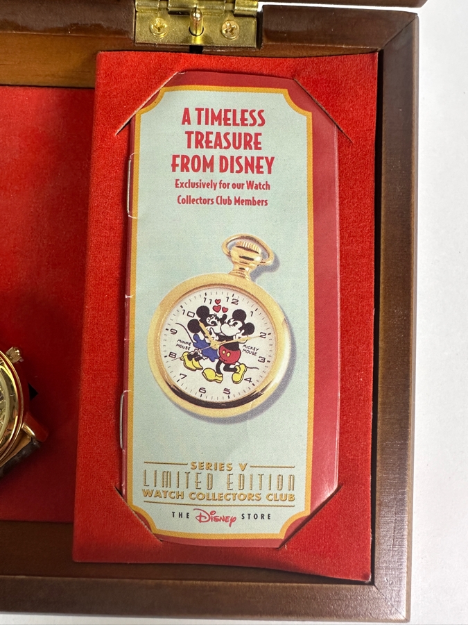 Disney Snow White And The Prince Fossil Limited Edition Of 7,500 Series V Music Box WatchCopy [Photo 4]