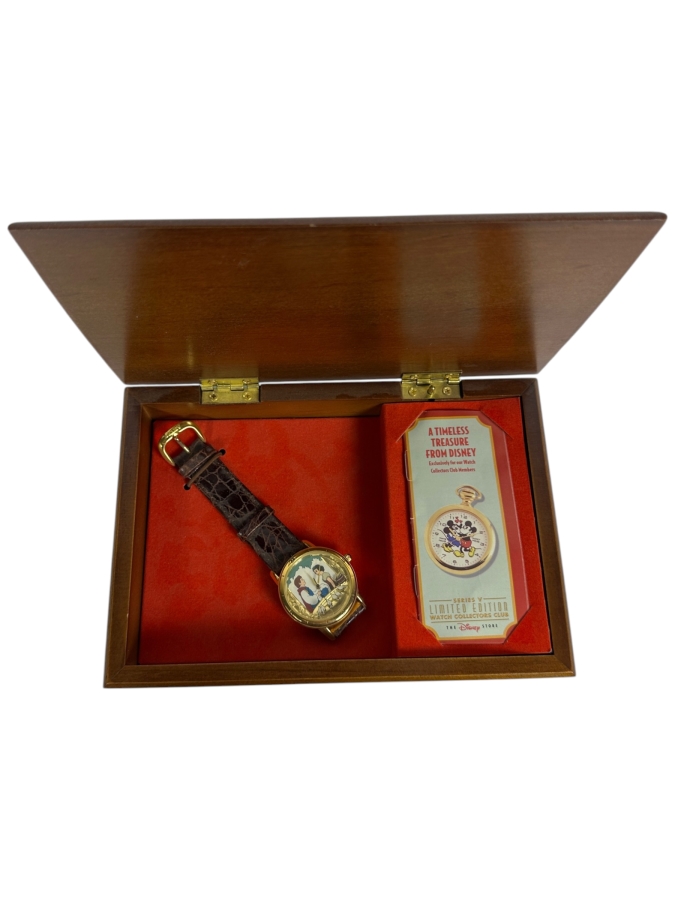 Disney Snow White And The Prince Fossil Limited Edition Of 7,500 Series V Music Box WatchCopy