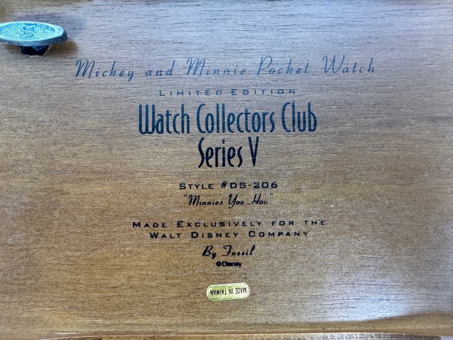 Disney Watch Collectors Club Series V Mickey And Minnie Mouse Pocket Watch Music Box [Photo 7]