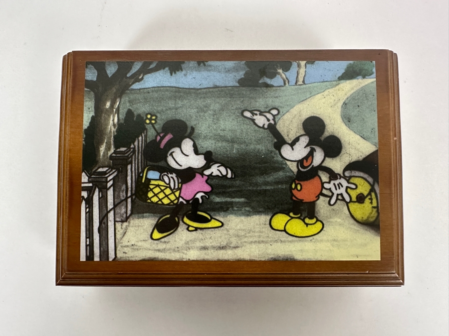 Disney Watch Collectors Club Series V Mickey And Minnie Mouse Pocket Watch Music Box [Photo 5]