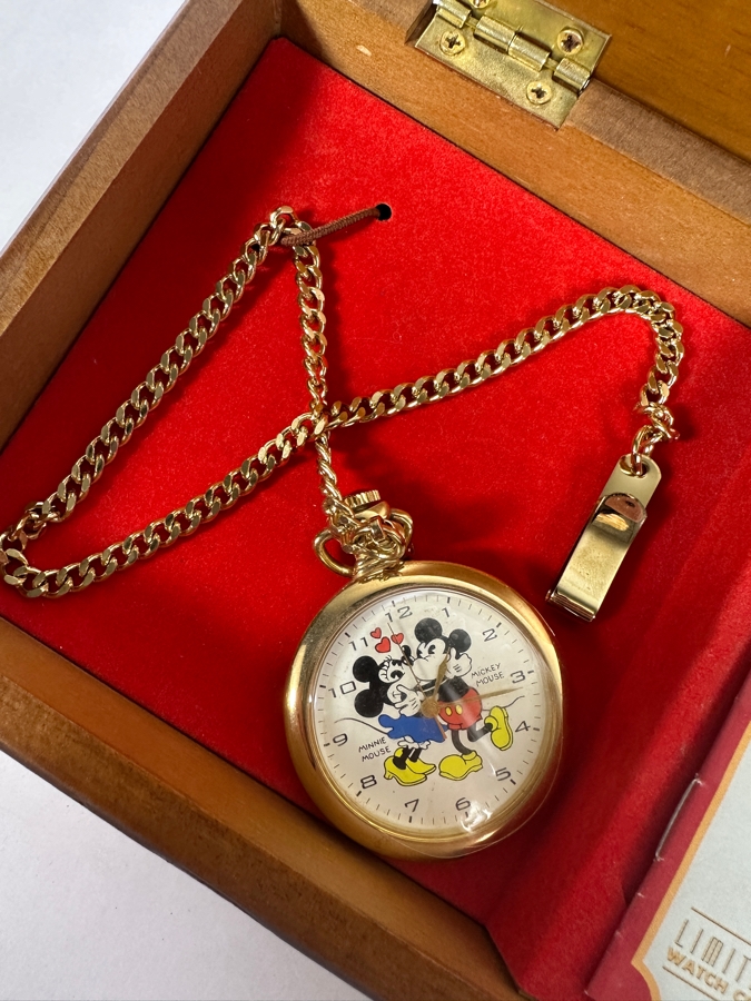Disney Watch Collectors Club Series V Mickey And Minnie Mouse Pocket Watch Music Box [Photo 3]