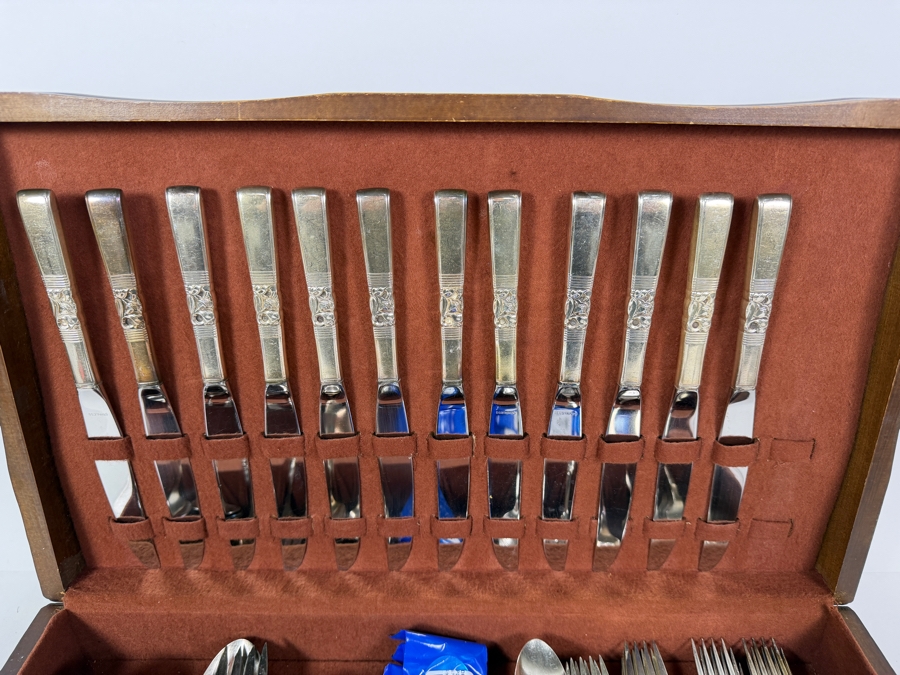 Just Added - Boxed Oneida Silver Silverplate Community Flatware Service For Approximately 12 With Serving Pieces 19W X 11.5D X 3.25H - See Photos [Photo 4]