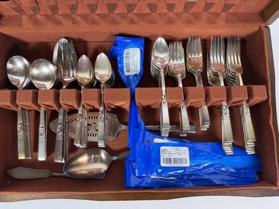 Just Added - Boxed Oneida Silver Silverplate Community Flatware Service For Approximately 12 With Serving Pieces 19W X 11.5D X 3.25H - See Photos [Photo 3]