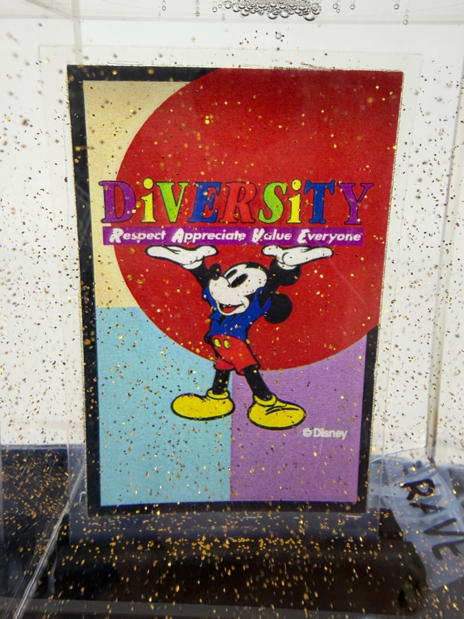 Just Added - Rare Disney 'Diversity' Glitter Cube From The 1999 Rave Luncheon Cast Member Event 2.5W X 2.5D X 3.25H [Photo 3]
