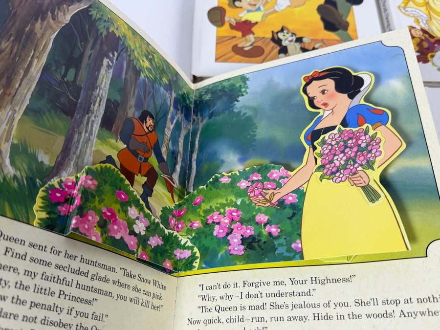 Just Added - (4) Walt Disney Pop-Up Books: Pinocchio, Beauty And The Beast, Snow White And The Seven Dwarfs And Aladdin [Photo 3]