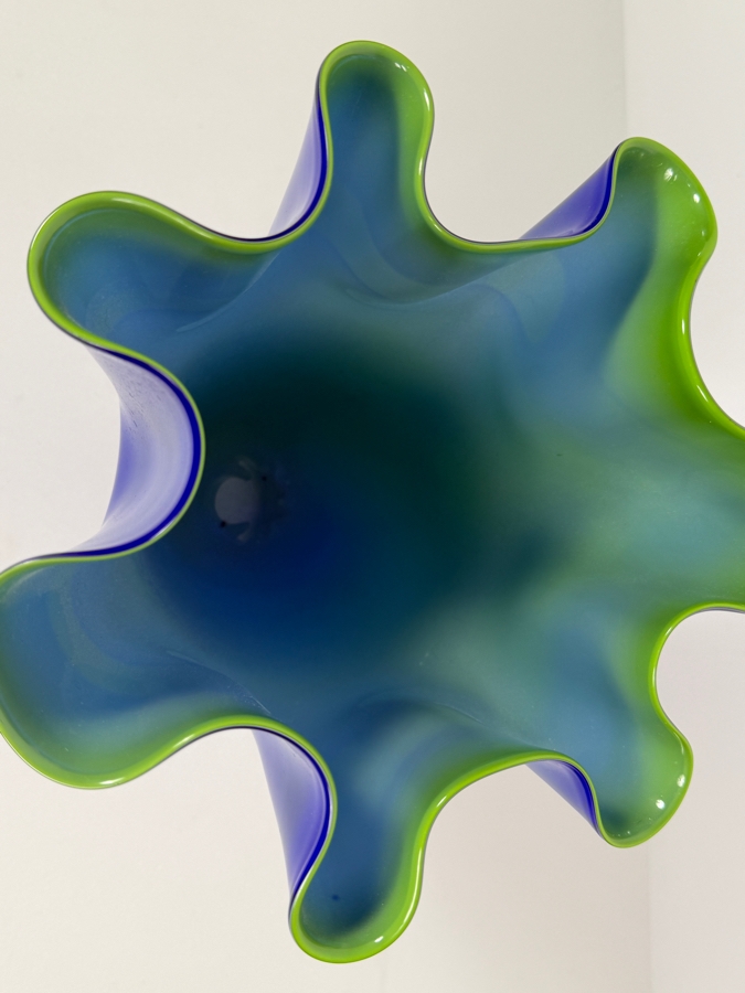 Just Added - Gorgeous Designs Art Glass Handkerchief Vase 10'H [Photo 5]