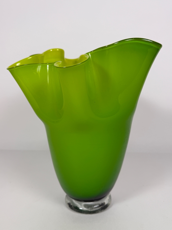 Just Added - Gorgeous Designs Art Glass Handkerchief Vase 10'H [Photo 4]