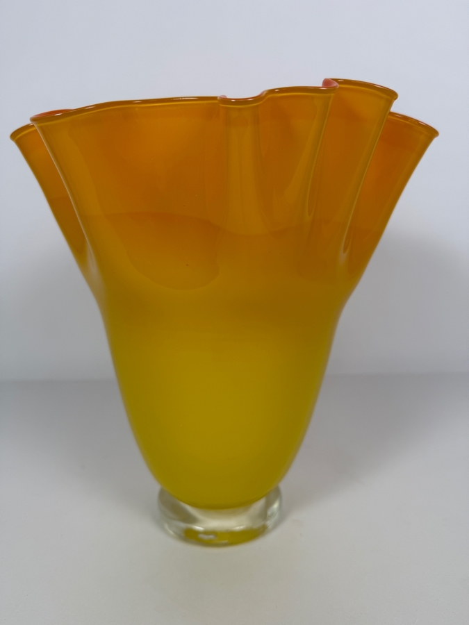 Just Added - Gorgeous Designs Art Glass Handkerchief Vase 9.5'H [Photo 3]