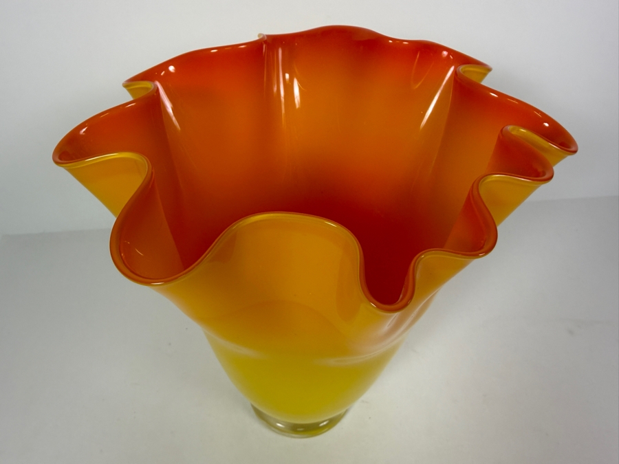 Just Added - Gorgeous Designs Art Glass Handkerchief Vase 9.5'H [Photo 4]