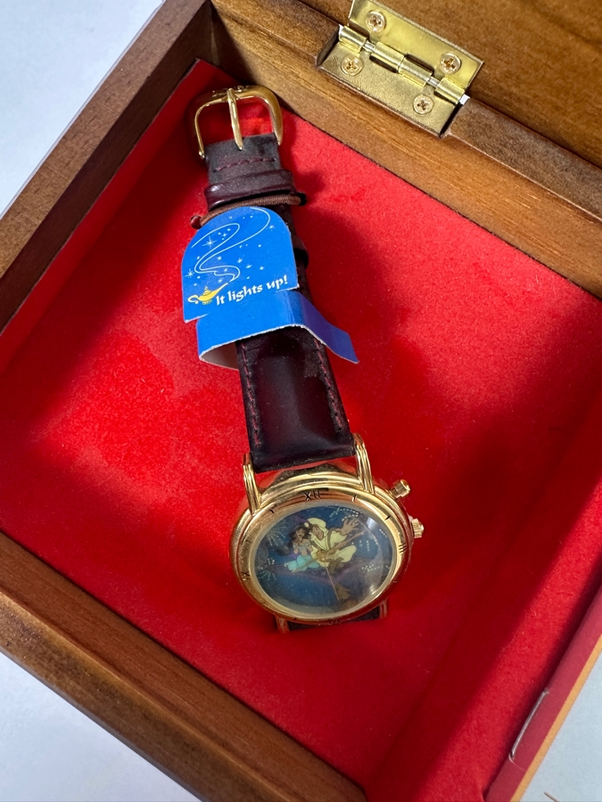 Disney Aladdin Limited Edition Watch Collectors Club Series V Music Box And Wristwatch

 [Photo 3]