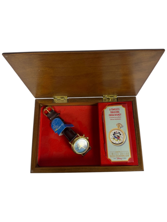Disney Aladdin Limited Edition Watch Collectors Club Series V Music Box And Wristwatch


