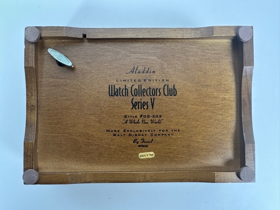 Disney Aladdin Limited Edition Watch Collectors Club Series V Music Box And Wristwatch

 [Photo 7]