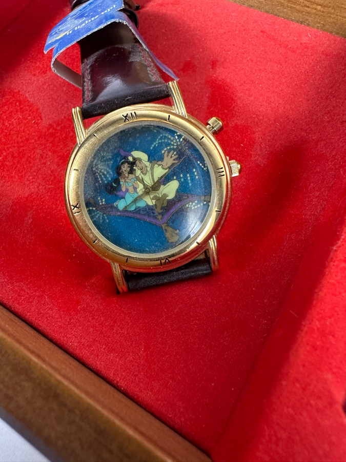 Disney Aladdin Limited Edition Watch Collectors Club Series V Music Box And Wristwatch

 [Photo 4]