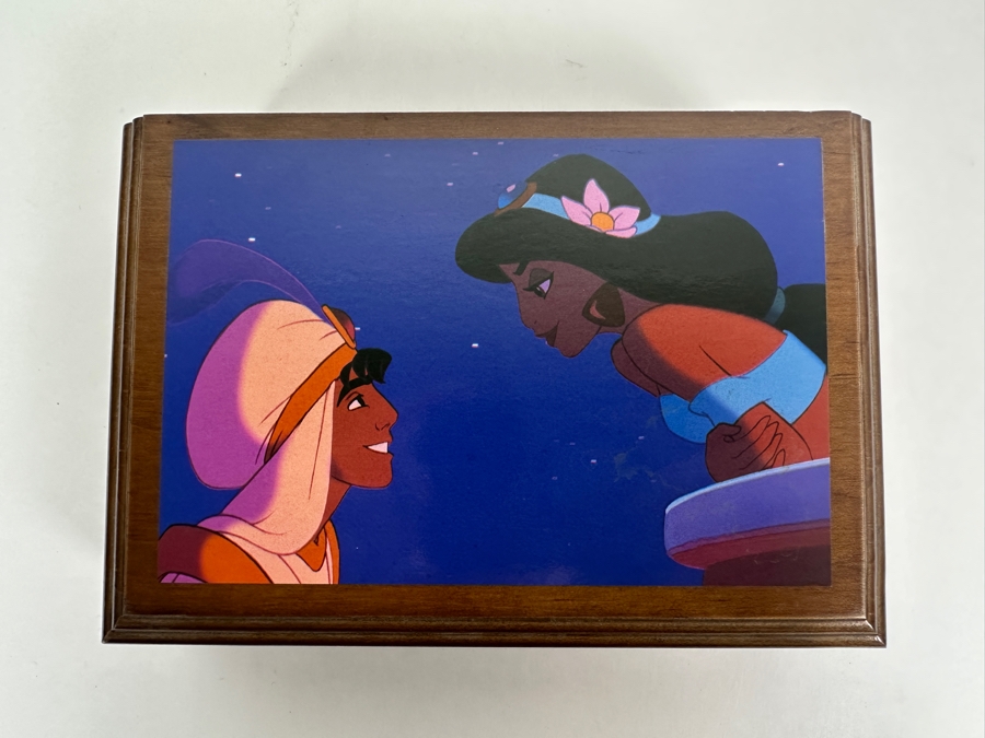 Disney Aladdin Limited Edition Watch Collectors Club Series V Music Box And Wristwatch

 [Photo 6]