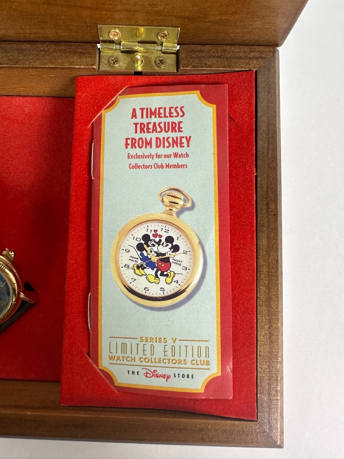 Disney Aladdin Limited Edition Watch Collectors Club Series V Music Box And Wristwatch

 [Photo 5]