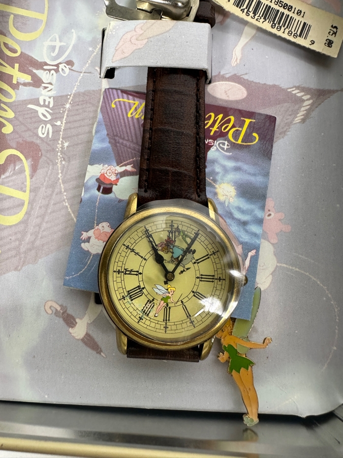 Disney Peter Pan Limited Edition Lunch Box Series Watch And Pin Set

 [Photo 3]